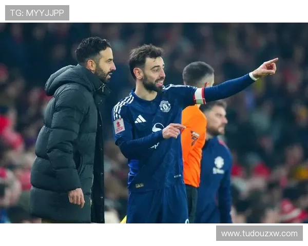 阿莫林与小将莱西深入对话表达高期待 期待其在球队中迅速成长