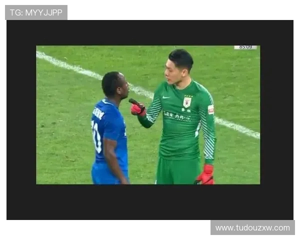 裁判评议认定汪海健角球破门有效李可无犯规行为进球结果维持有效