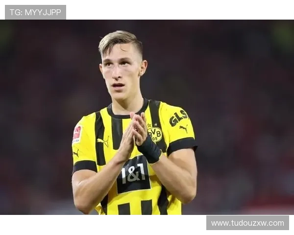 英媒称利物浦已与多特后卫施洛特贝克展开初步接触并计划引进