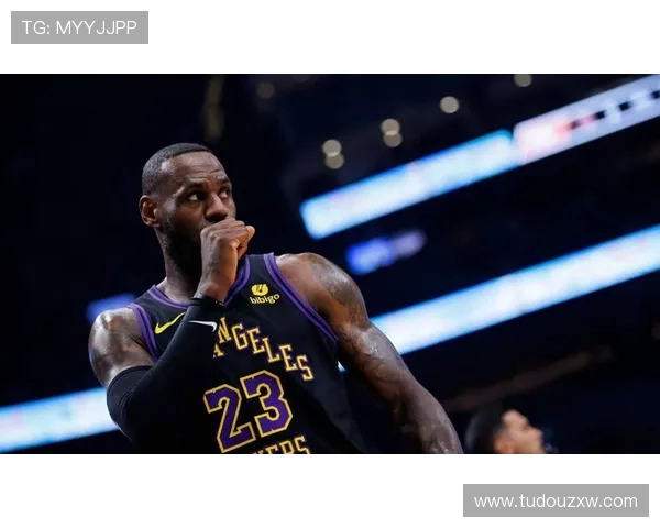 詹姆斯：这场比赛我们本可以赢下，只拿一分确实让人难以接受